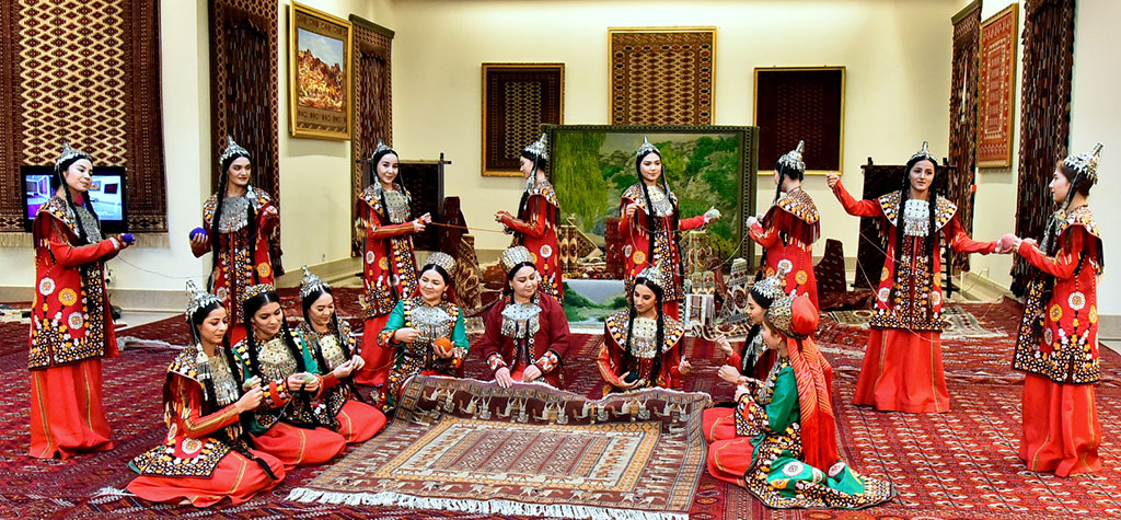 В туркменской столице состоялась конференция, посвящённая искусству ковроделия