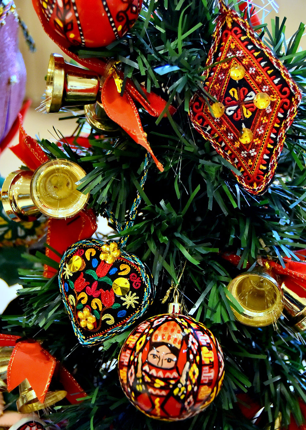 Elde ýasalan oýunjaklar we sowgatlyklar: sungat döretmegiň baýramy 