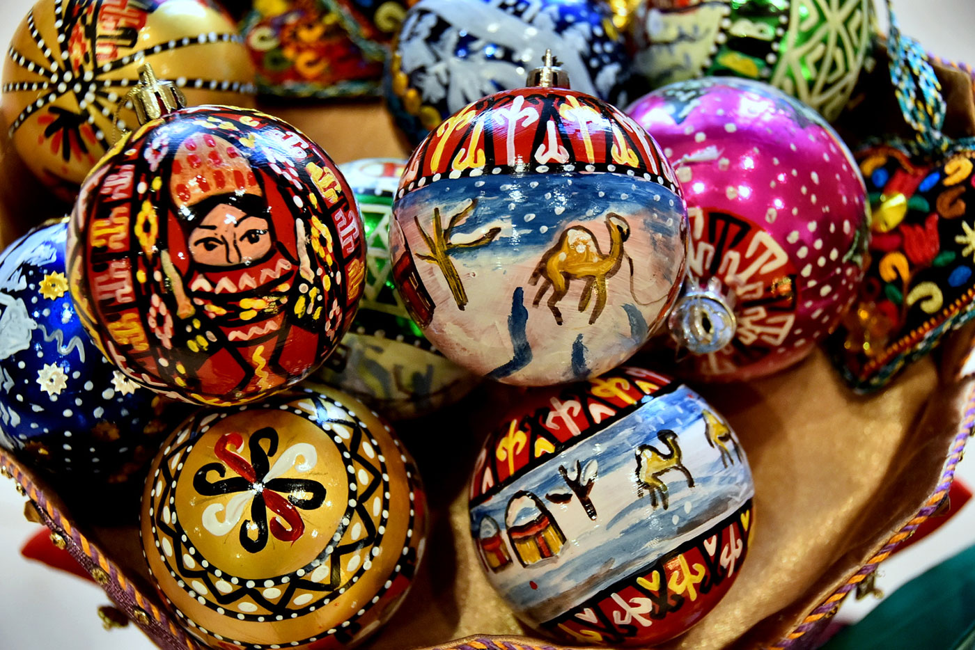 Elde ýasalan oýunjaklar we sowgatlyklar: sungat döretmegiň baýramy 