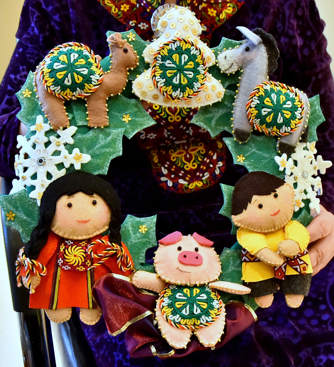 Elde ýasalan oýunjaklar we sowgatlyklar: sungat döretmegiň baýramy 