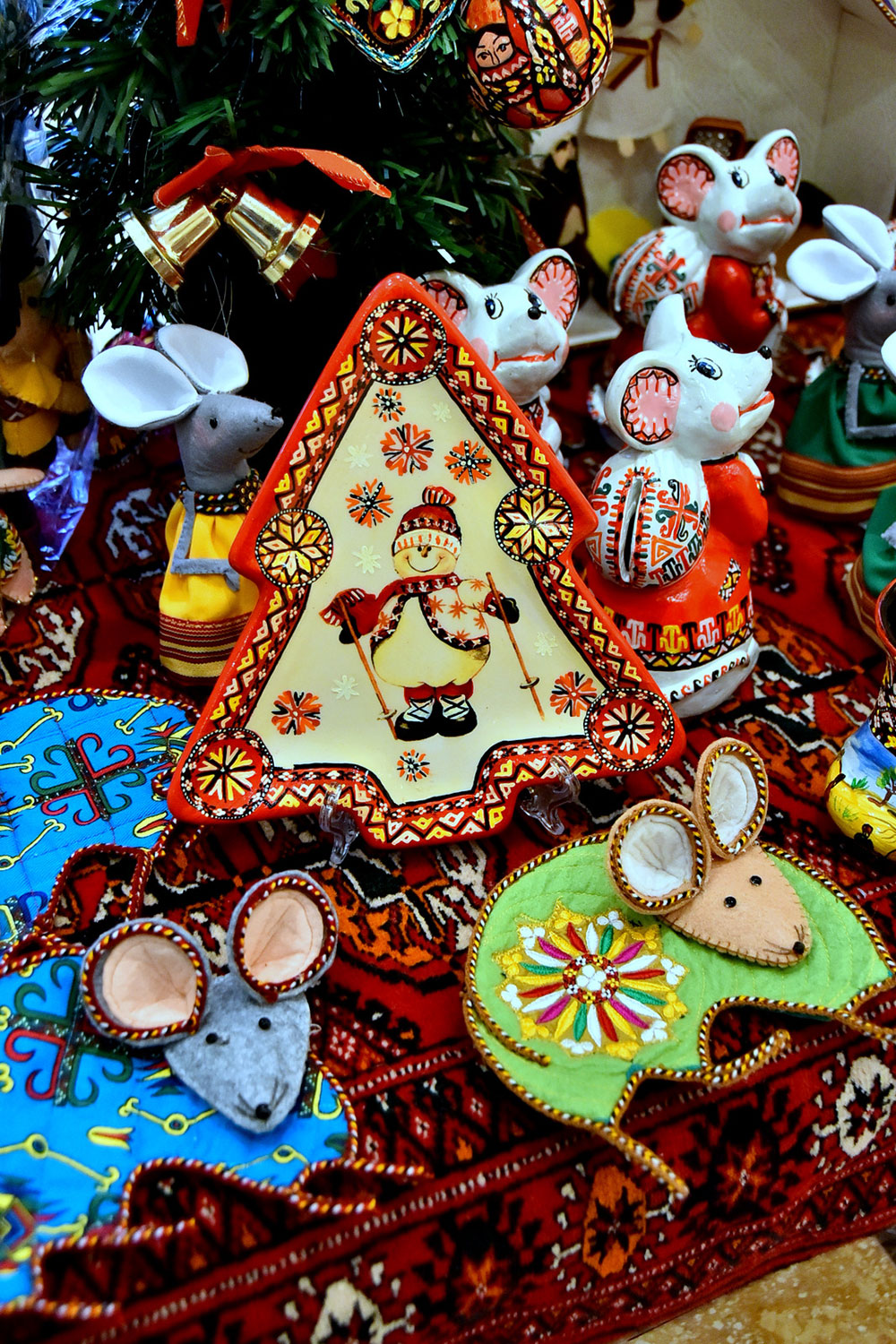 Elde ýasalan oýunjaklar we sowgatlyklar: sungat döretmegiň baýramy 