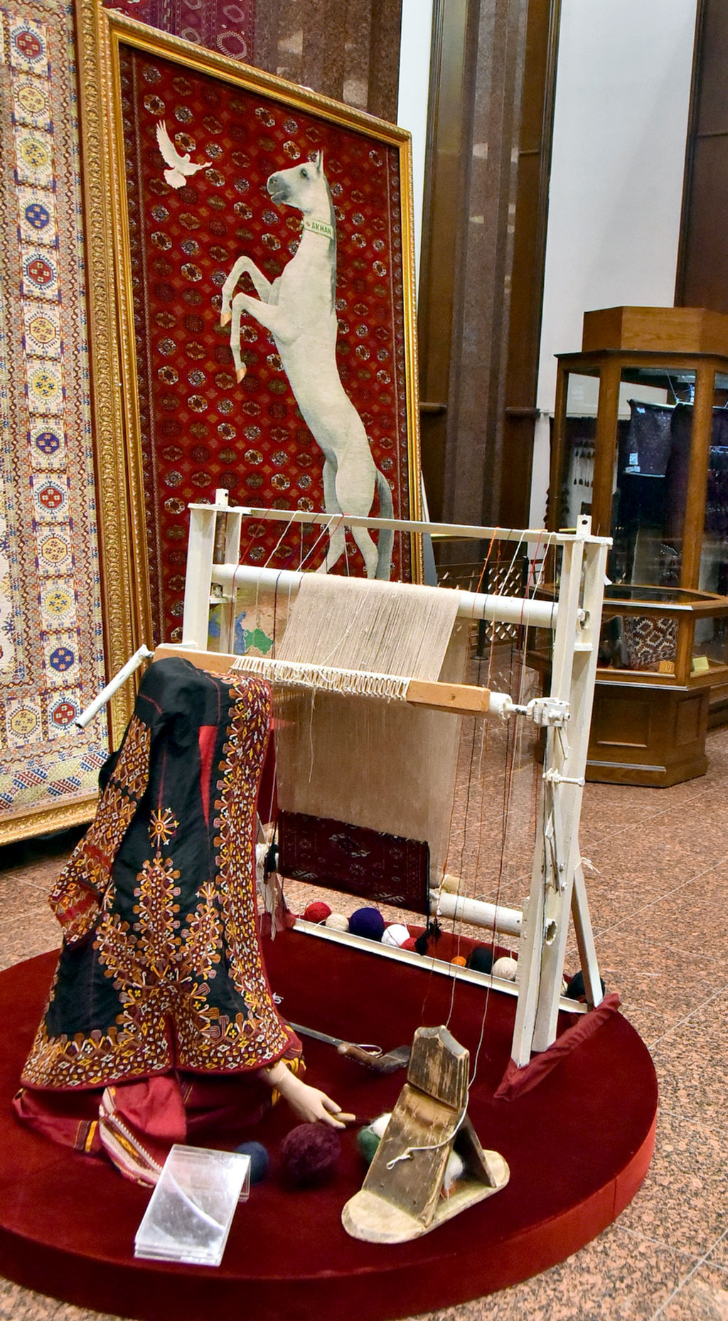 Döwlet muzeýiniň sergisi: haly sungatynyň şahyranalygy