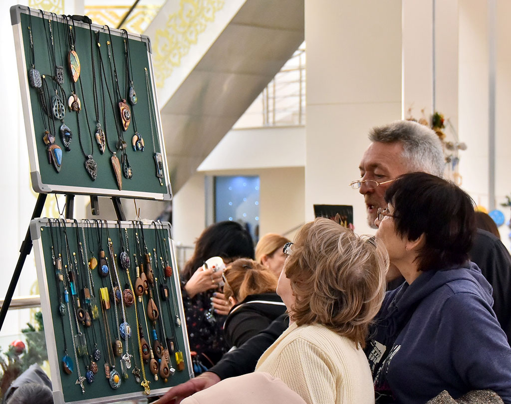 Täze ýyl art-bazary: el hünäriniň baýramy