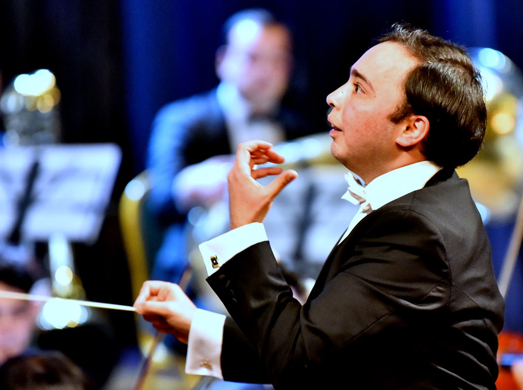 Resul Gylyjowyň ýolbaşçylygyndaky orkestr Täze ýyl konsertini berdi