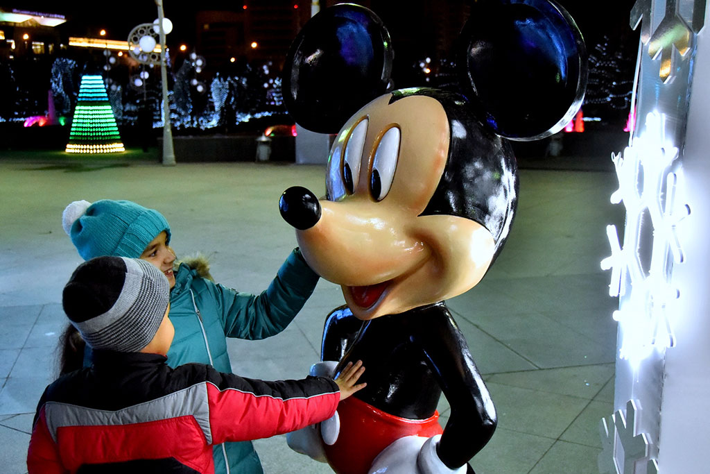 Türkmenistanlylar 2020-nji ýyly geljege bolan uly ynam bilen garşyladylar