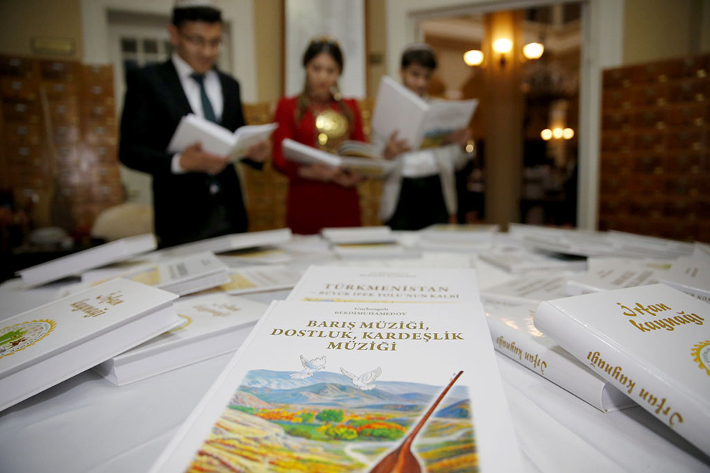 В Измире состоялась конференция, посвящённая 25-летию нейтралитета Туркменистана 