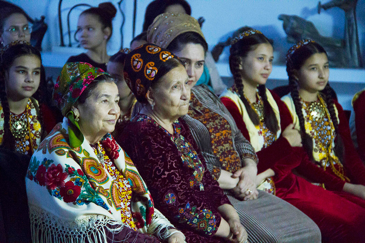Поэтический вечер памяти Курбанназара Эзизова: строки, полные жизни и любви 