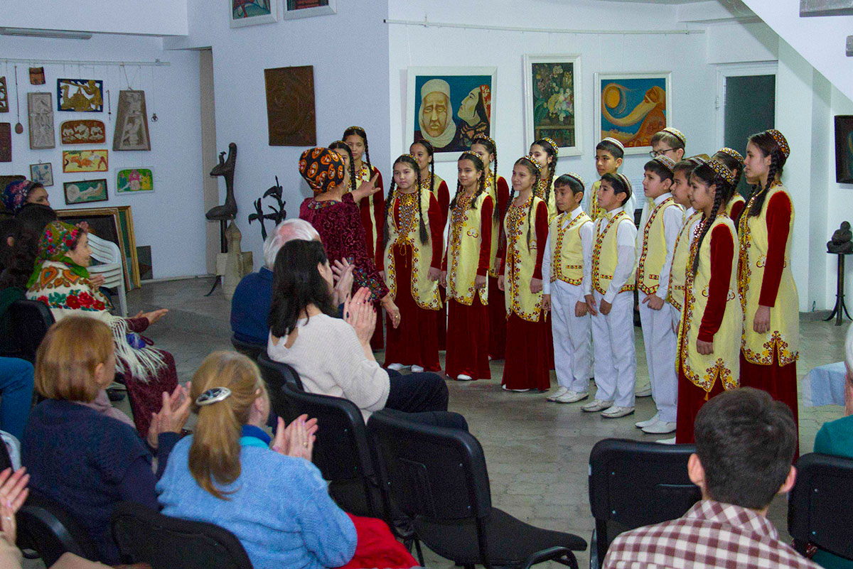 Поэтический вечер памяти Курбанназара Эзизова: строки, полные жизни и любви 