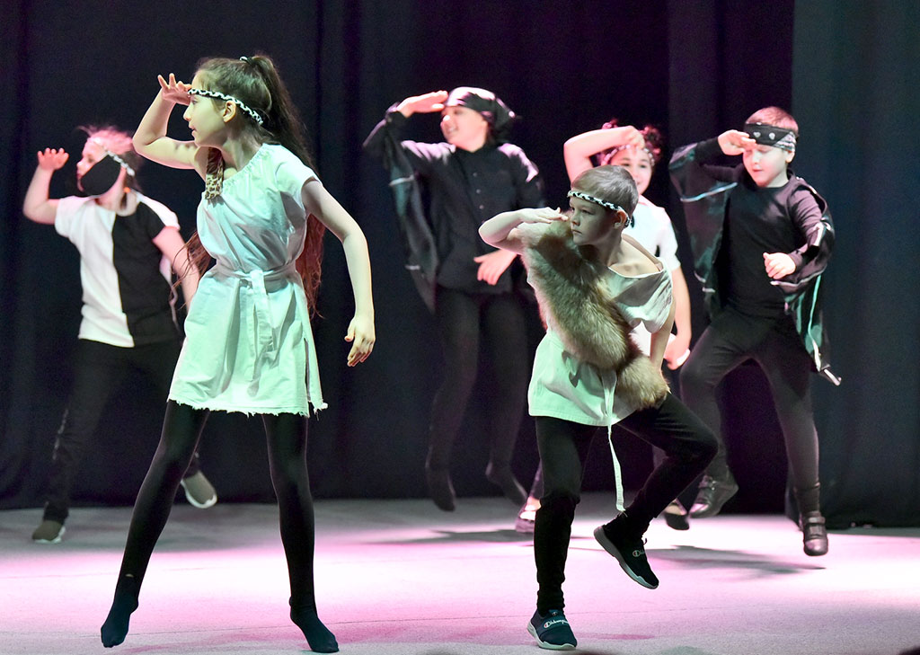 Çagalar teatr studiýasy Redýard Kiplingiň ertekisini özboluşly sahnalaşdyrdy