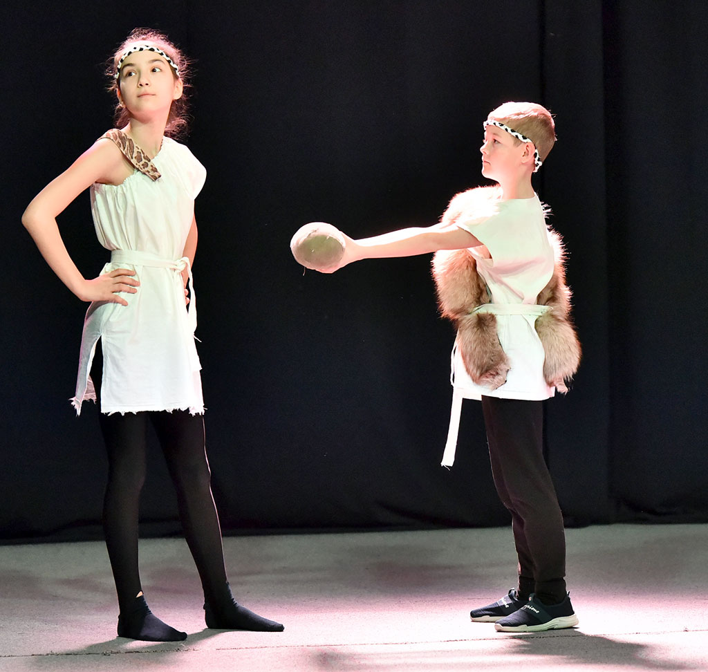 Çagalar teatr studiýasy Redýard Kiplingiň ertekisini özboluşly sahnalaşdyrdy