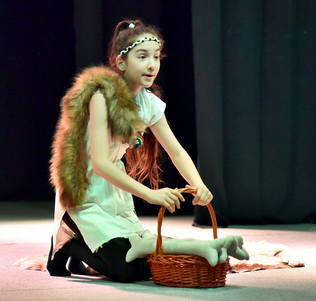 Çagalar teatr studiýasy Redýard Kiplingiň ertekisini özboluşly sahnalaşdyrdy