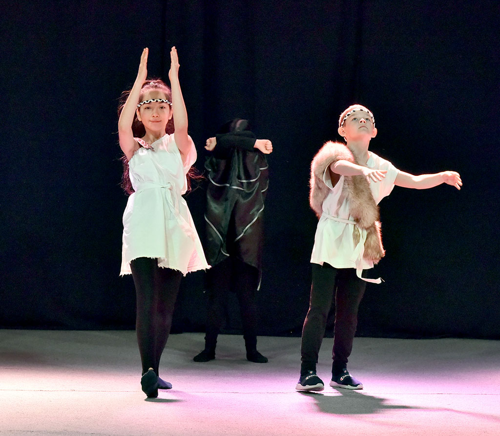 Çagalar teatr studiýasy Redýard Kiplingiň ertekisini özboluşly sahnalaşdyrdy