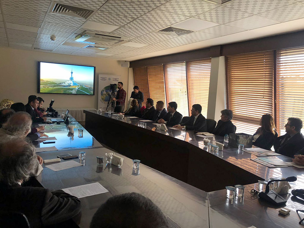 «Про любовь…»: Расул Клычев и звёзды туркменской сцены представили новую программу