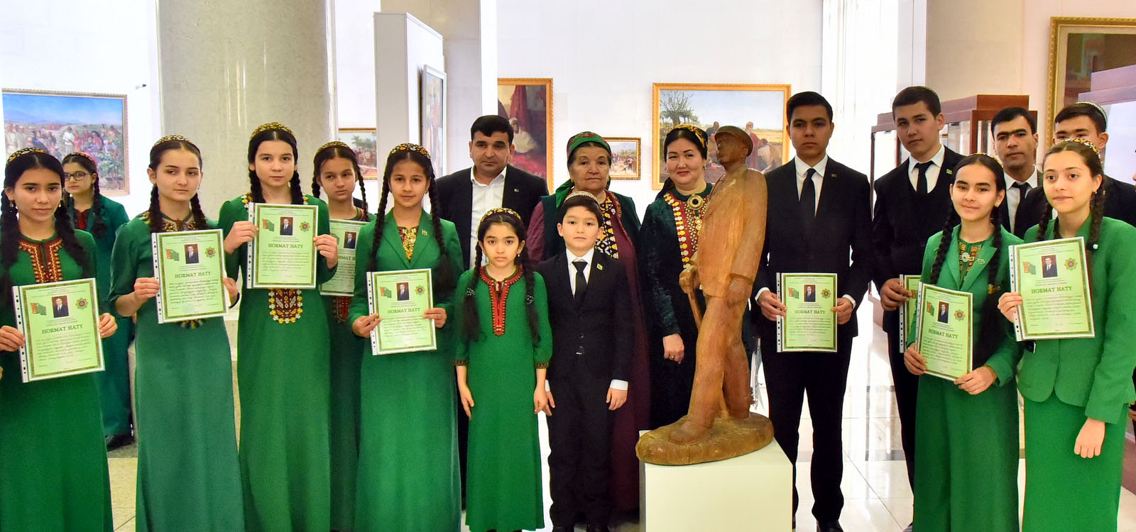 Şekillendiriş sungaty muzeýinde Bäşim Nurala bagyşlanan sergi açyldy