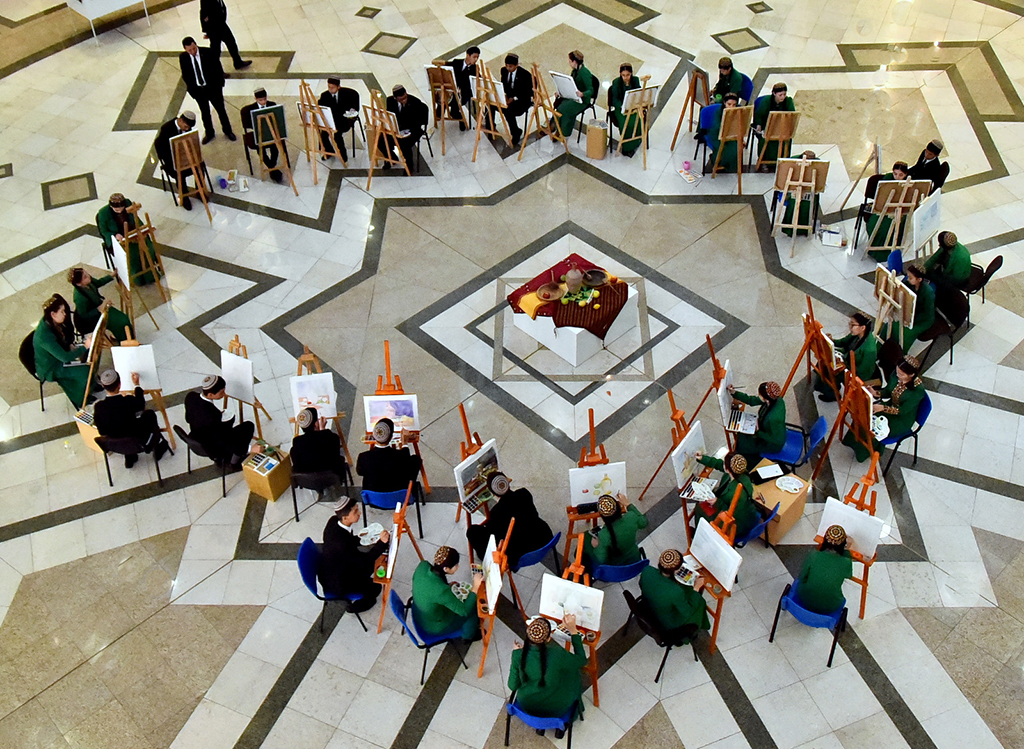 Akwarel suratlary däp-dessurlar barada: ýaşajyk žiwopisçileriň bäsleşigi