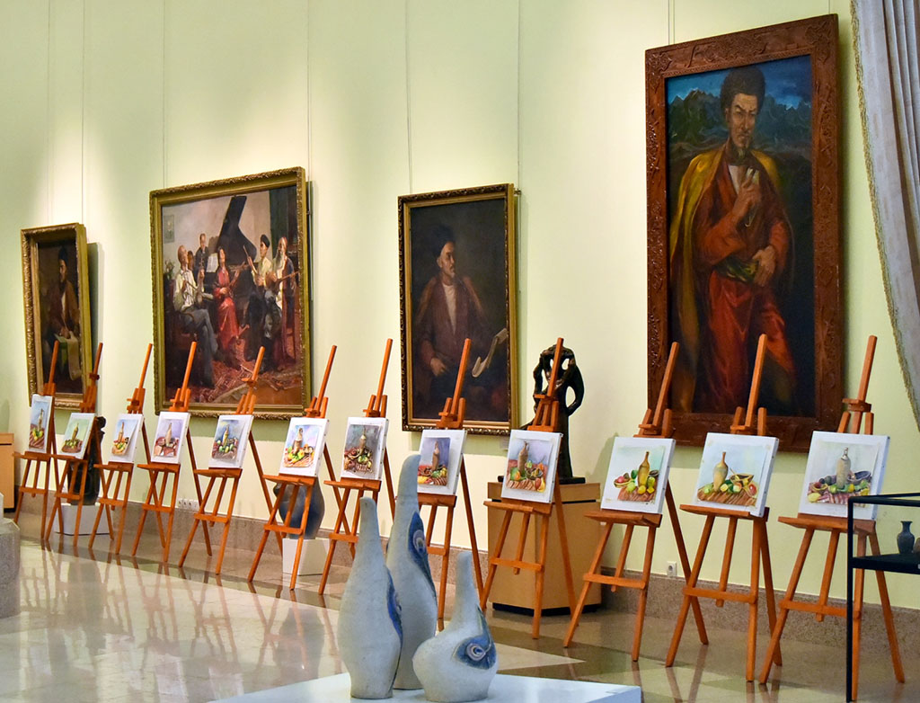 Akwarel suratlary däp-dessurlar barada: ýaşajyk žiwopisçileriň bäsleşigi