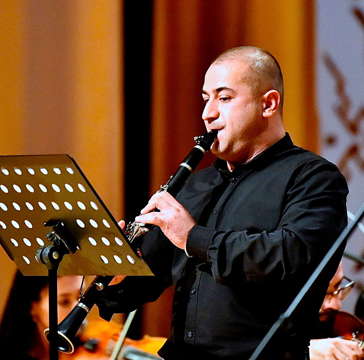 Resul Gylyjowyň ýolbaşçylygyndaky orkestr Dante Aligýeriniň «Ajaýyp komediýasynyň»  bir parçasyny «gürrüň berer»