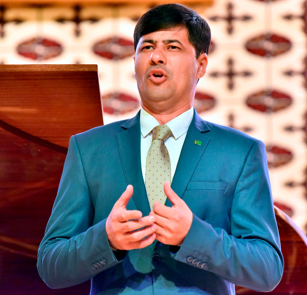 Ýewropa nusgawy aýdym-sazlary, rus ýarmarkasy we türkmen dessany sazlaşykly ýaňlandy