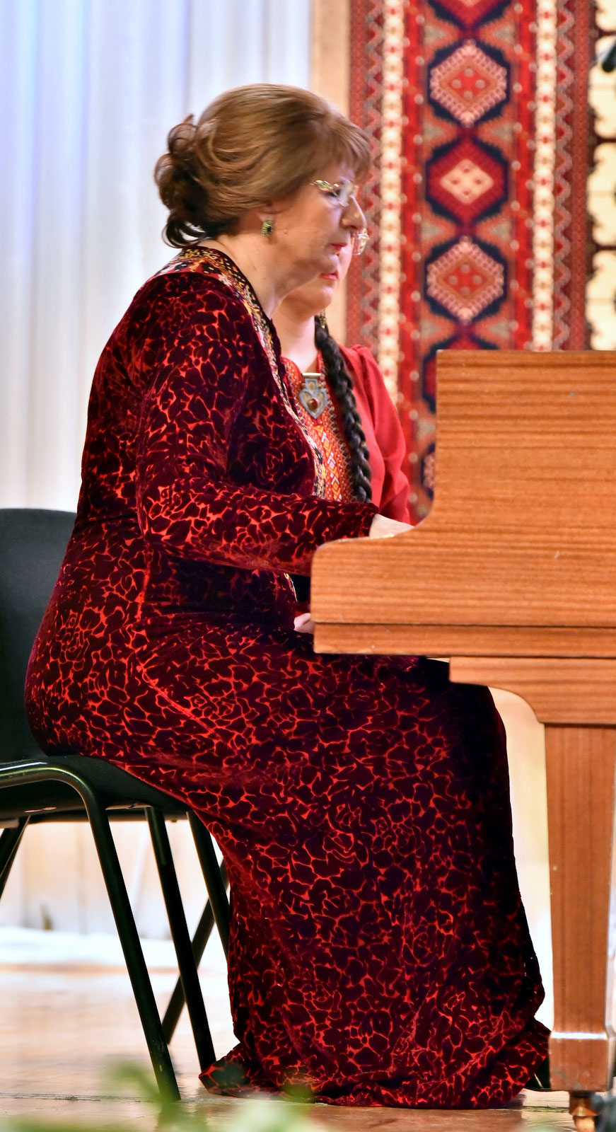 Ýewropa nusgawy aýdym-sazlary, rus ýarmarkasy we türkmen dessany sazlaşykly ýaňlandy