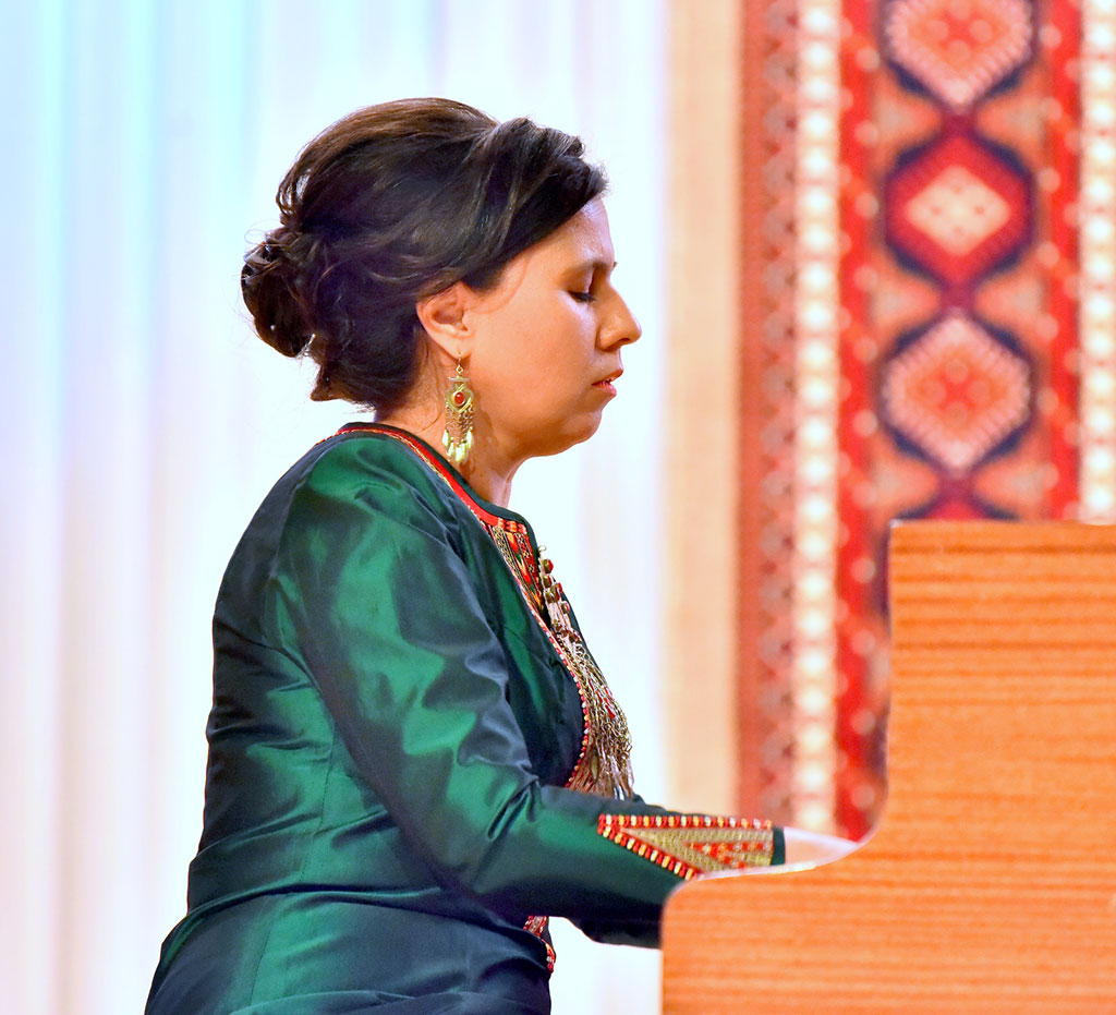 Ýewropa nusgawy aýdym-sazlary, rus ýarmarkasy we türkmen dessany sazlaşykly ýaňlandy