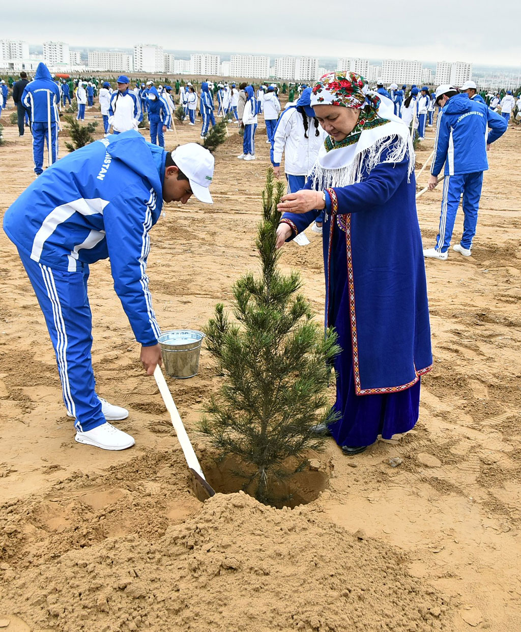 The President of Turkmenistan starts spring green campaign 
