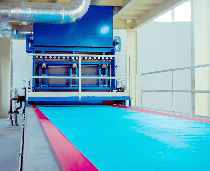 Spanbonddan meltblauna çenli: Türkmenistanda islegli dokalmaýan materiallar öndürilýär