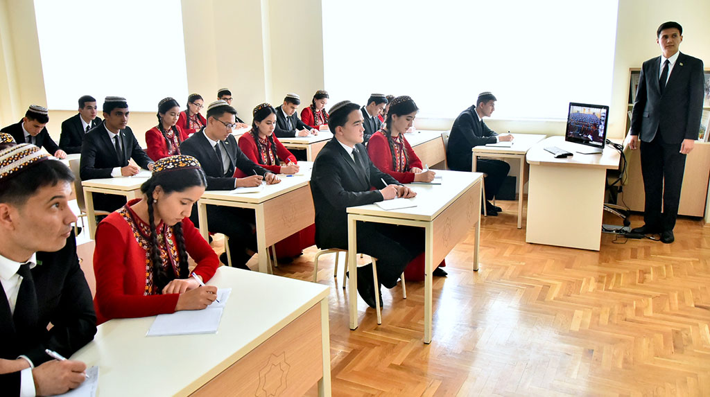 Представители ряда зарубежных вузов провели онлайн-лекции для туркменских студентов 