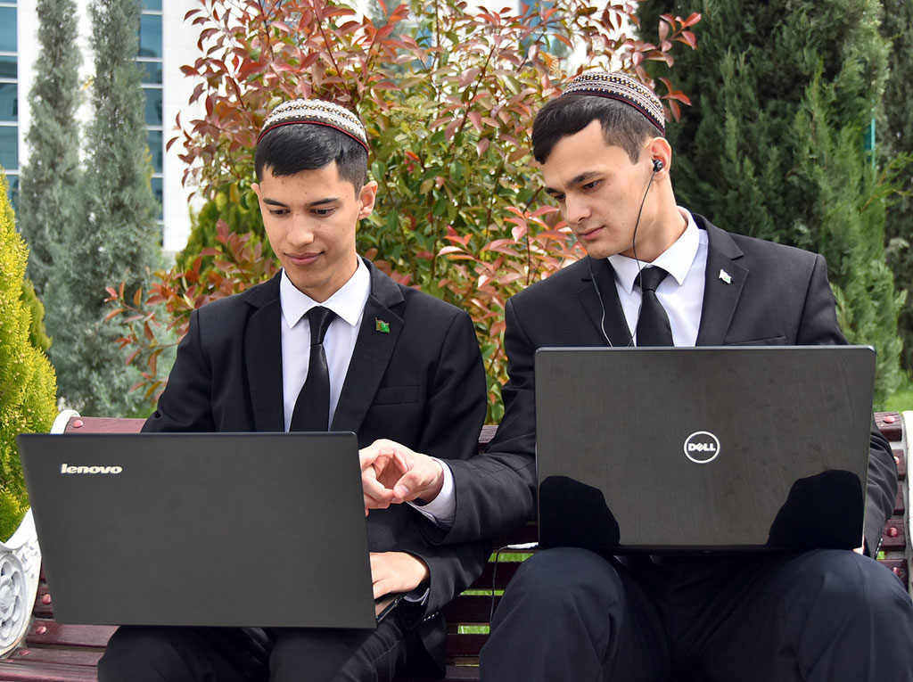 Представители ряда зарубежных вузов провели онлайн-лекции для туркменских студентов 