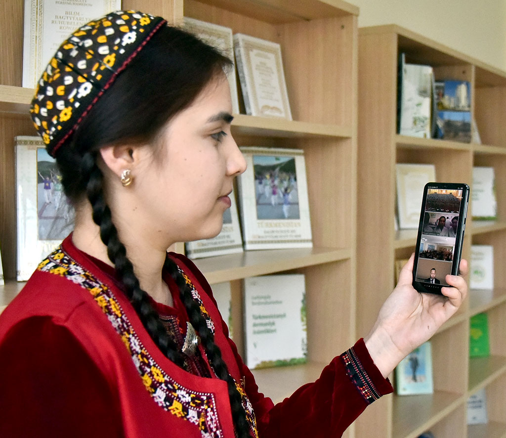 Представители ряда зарубежных вузов провели онлайн-лекции для туркменских студентов 