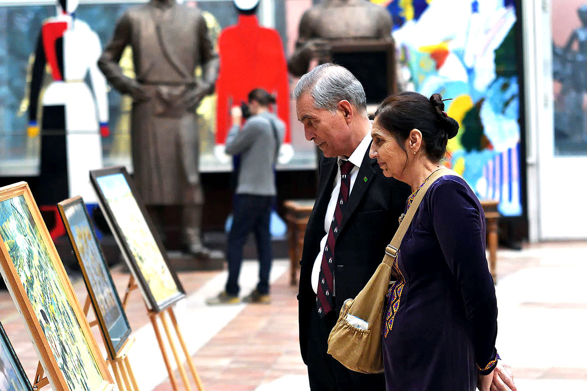 «Dutaryň owazy» Halkara gözden geçirilişiniň  çäklerinde Gurbannazar Ezizowyň goşgularyna eserleriň bäsleşigi yglan edildi