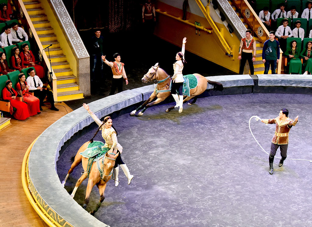 Группа национальных конных игр «Галкыныш» представила праздничную программу 