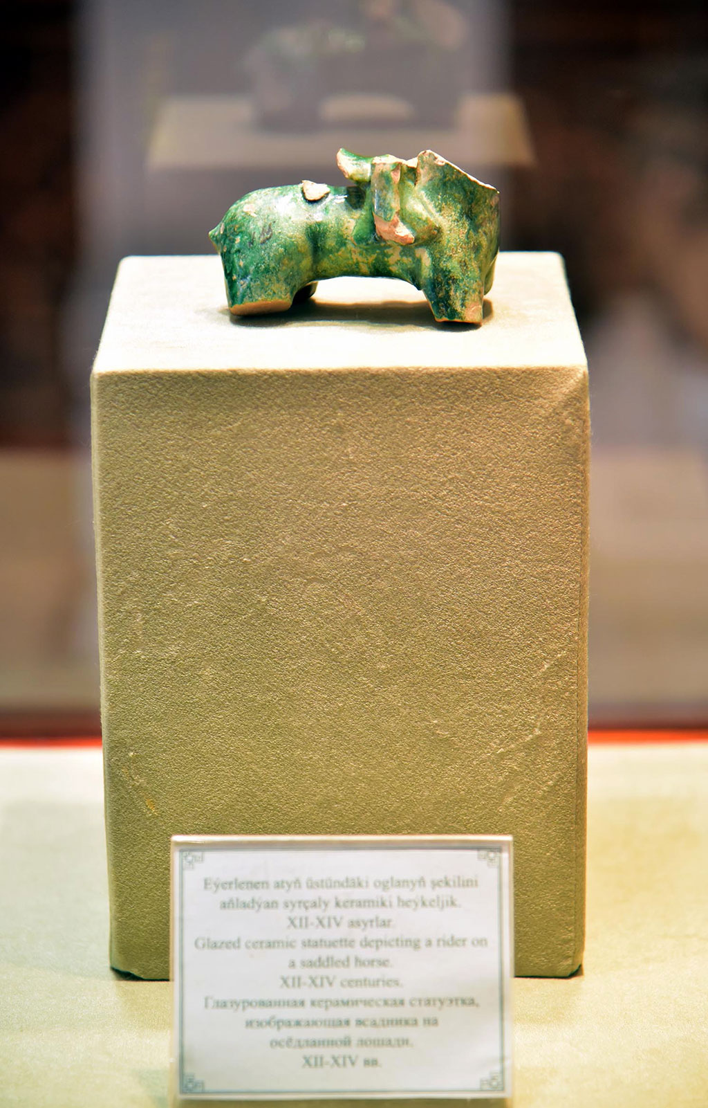 В Туркменабате представлены переводы книги главы государства и археологические артефакты 