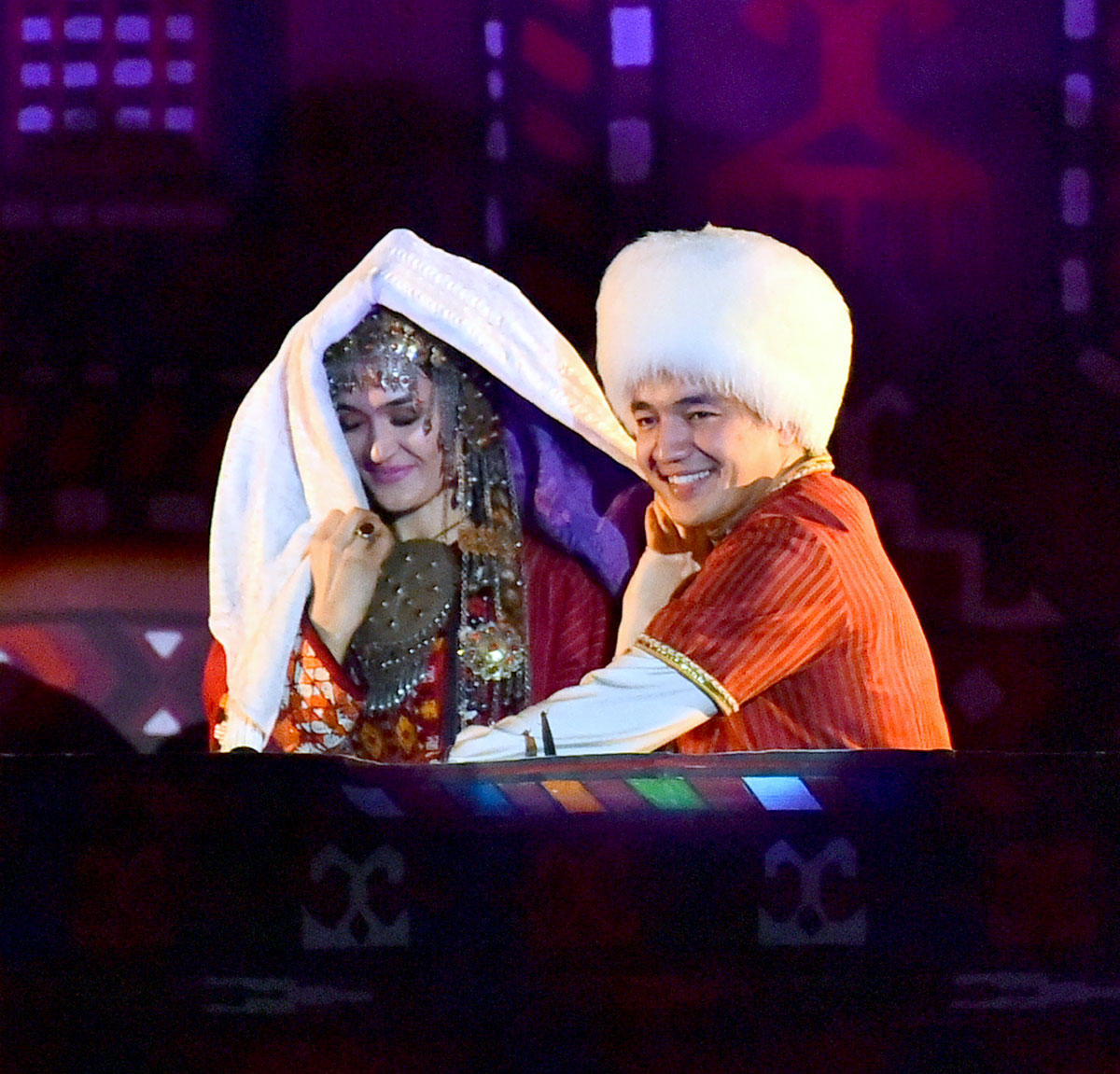 Gyrat hakda rowaýat we Jennet hakda: Baş drama teatry Türkmenistanyň Prezidentiniň kitaby boýunça oýun goýdy 