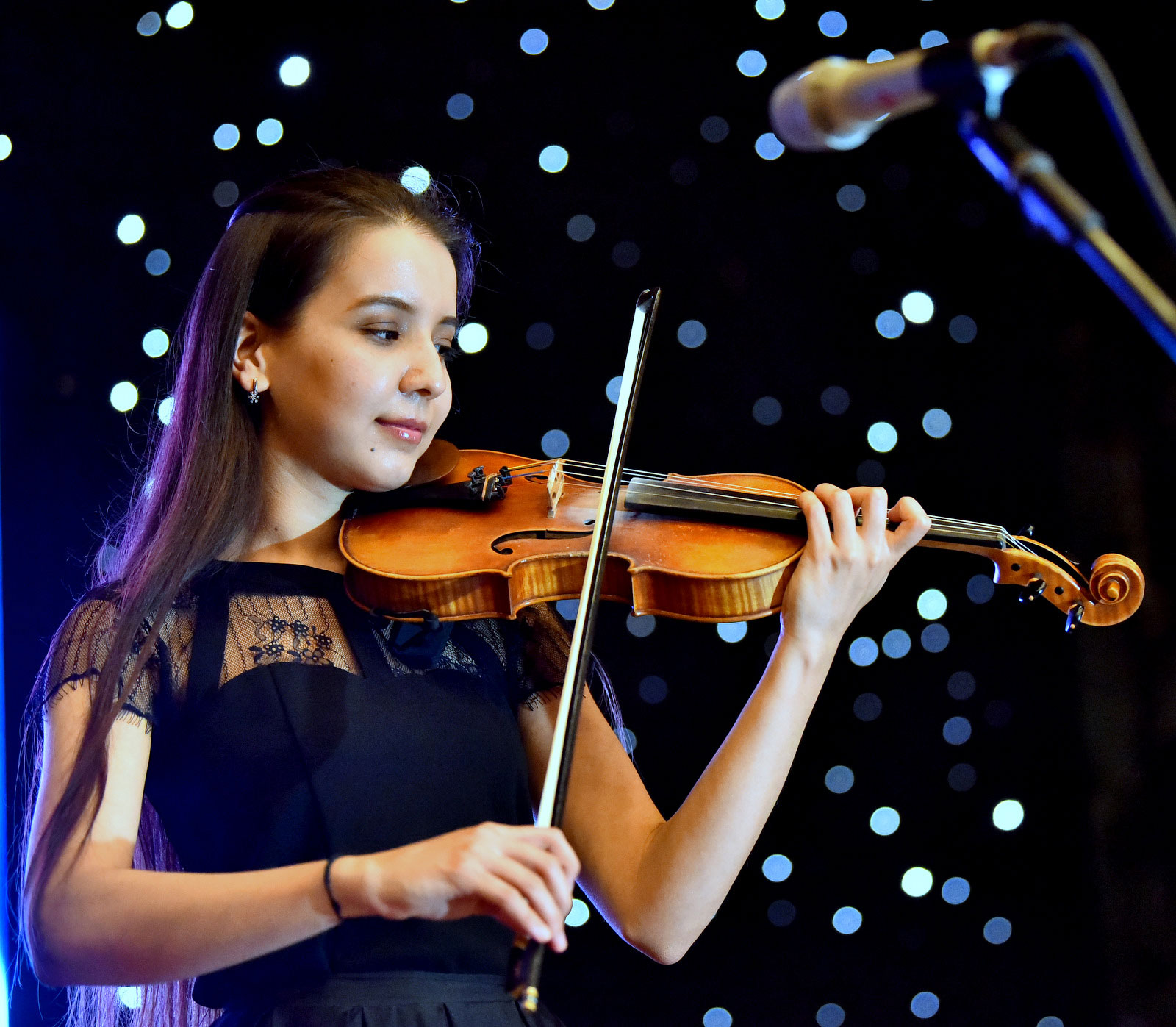 Ашхабадцы совершили музыкальное путешествие в Голливуд