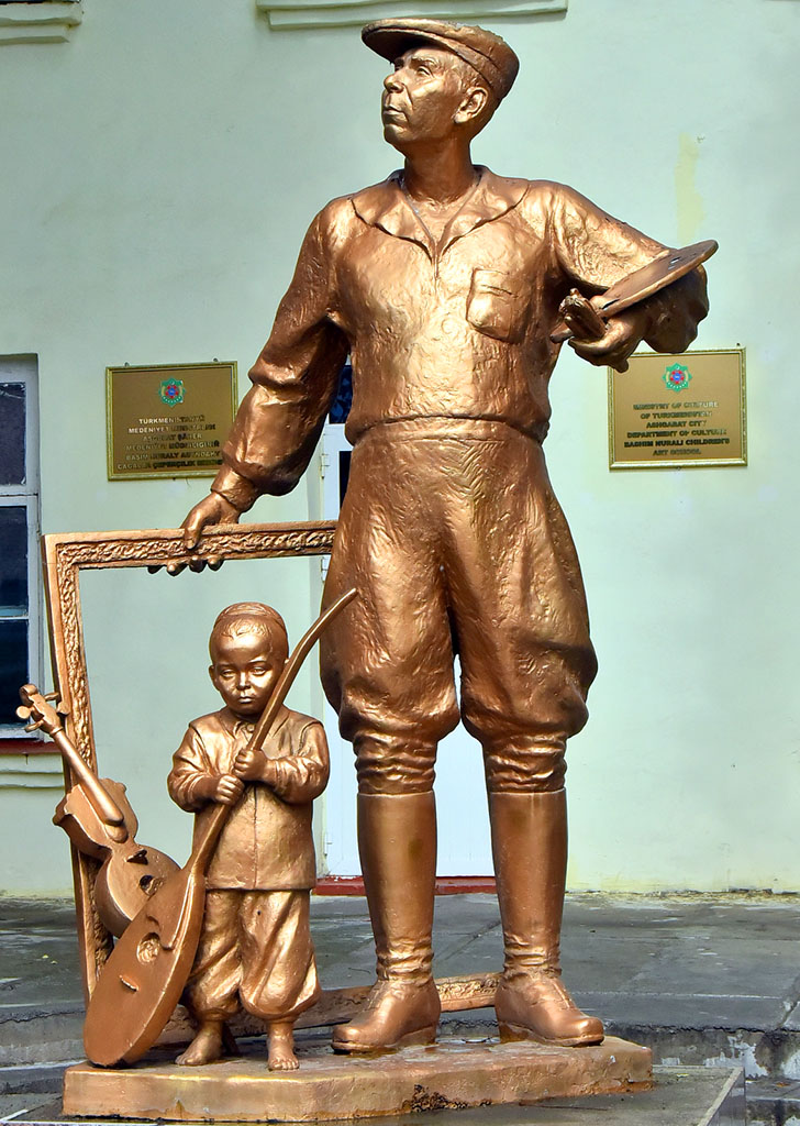 Ýeňiş üçin minnetdarlyk: Bäşim Nuraly adyndaky mekdepde baýramçylyk çäresi geçirildi