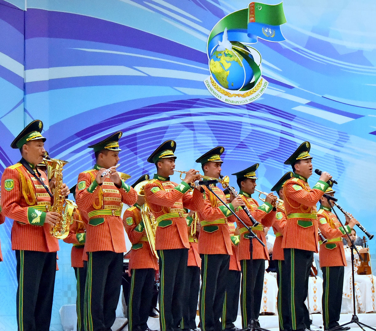 Weteranlara, uruşda wepat bolanlaryň ýanýoldaşlaryna we tylda zähmet çekenlere Beýik Ýeňşiň 75 ýyllygy mynasybetli ýubileý medaly gowşuryldy 