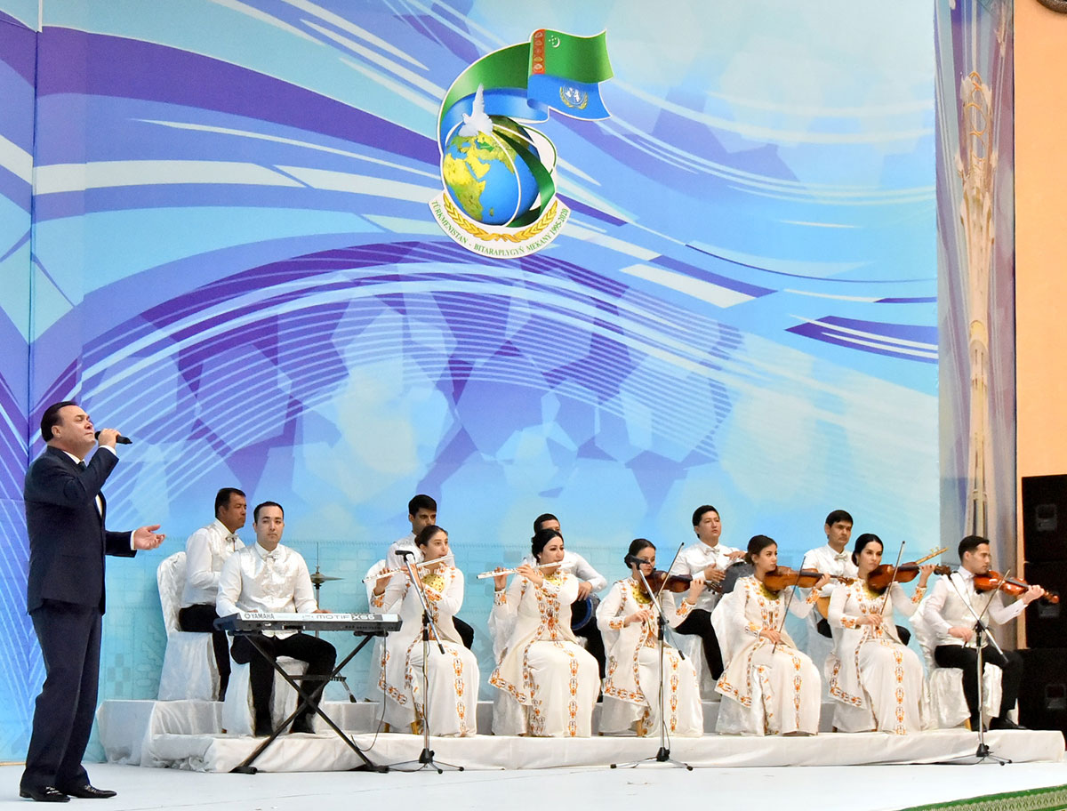 Weteranlara, uruşda wepat bolanlaryň ýanýoldaşlaryna we tylda zähmet çekenlere Beýik Ýeňşiň 75 ýyllygy mynasybetli ýubileý medaly gowşuryldy 