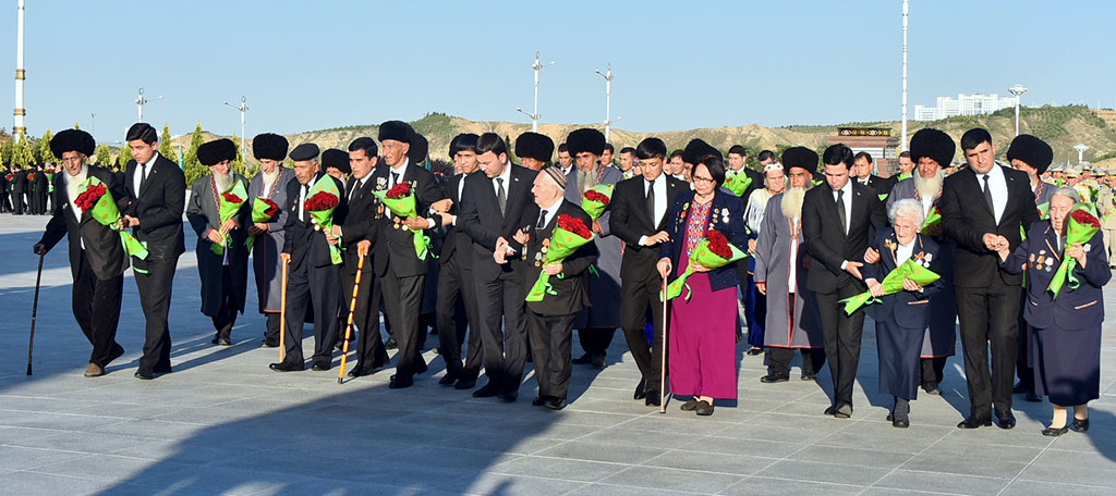 В Мемориальном комплексе «Народная память» состоялась церемония возложения цветов