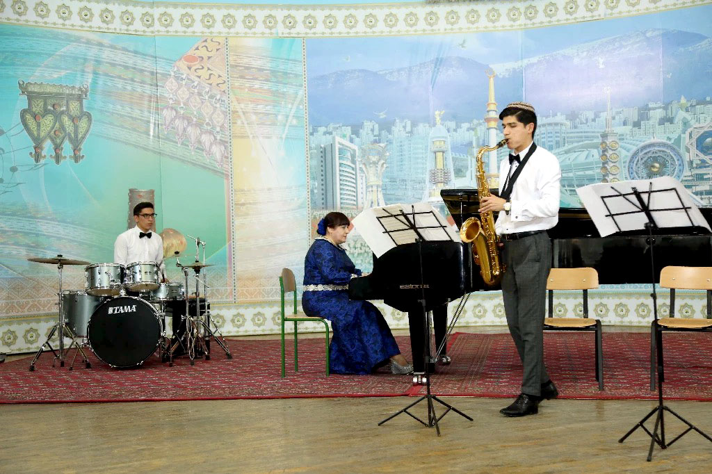 Дебют с эффектом глиссандо: студенты консерватории исполнили джазовые хиты 