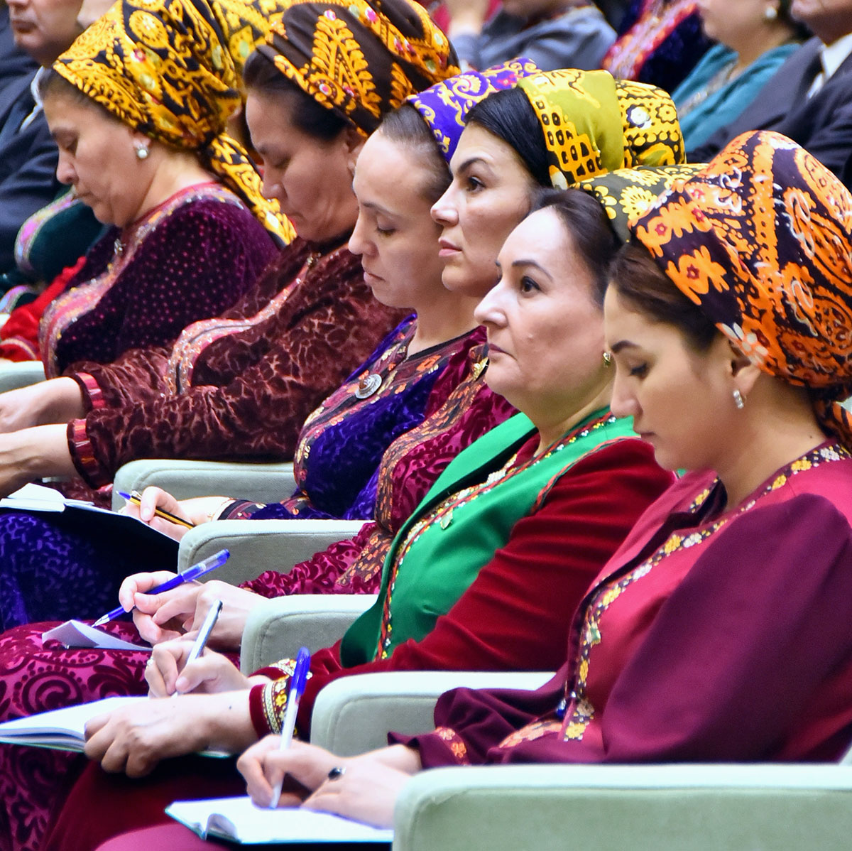 Ýurdumyzyň Konstitusiýasynyň we Döwlet baýdagynyň güni mynasybetli maslahat