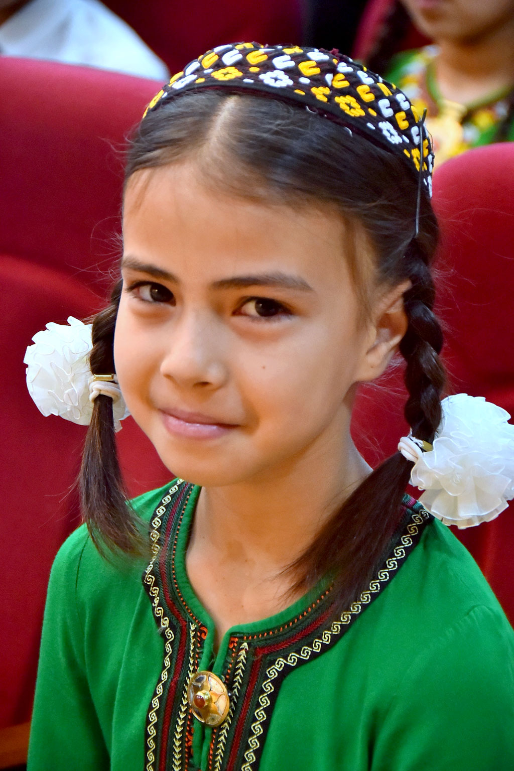 Fosters of Döwletliler köşgi receive sweet gifts