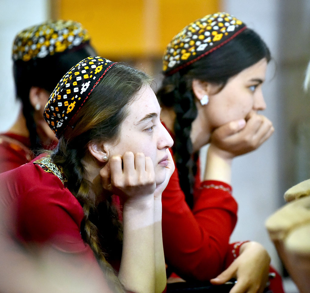 Aýbölek Muhyýewa Benjamin Britteniň skripka üçin konsertini ýerine ýetirdi