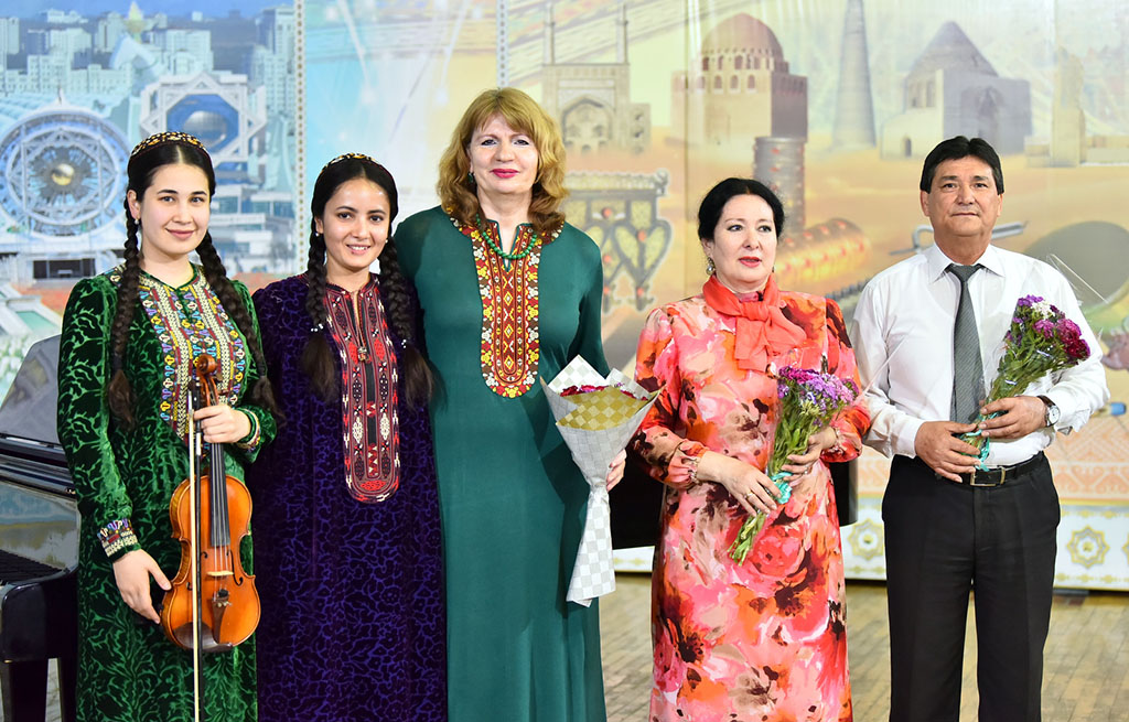 Связующая нить фортепианного мастерства: концерт выпускницы консерватории 