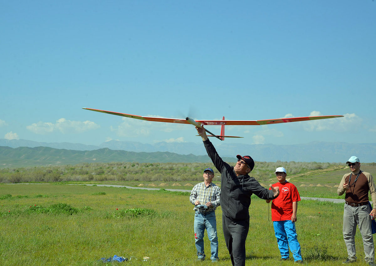 Aeromodelers of Turkmenistan Compete to Be Named Best