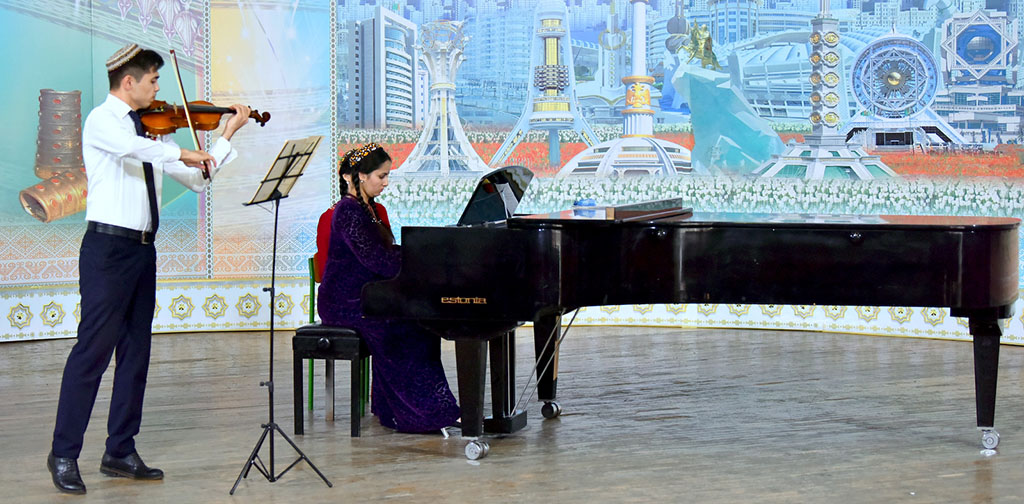 Fortepiano ussatlygy: konserwatoriýanyň uçurymynyň konserti