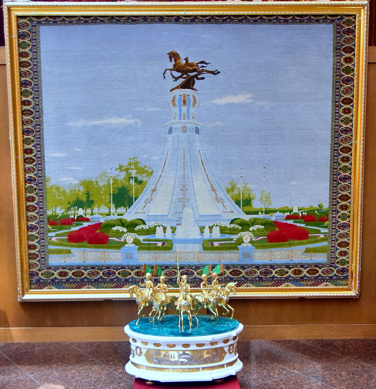 Döwlet muzeýinde Aşgabat şäheriniň gününe bagyşlanan sergi açyldy