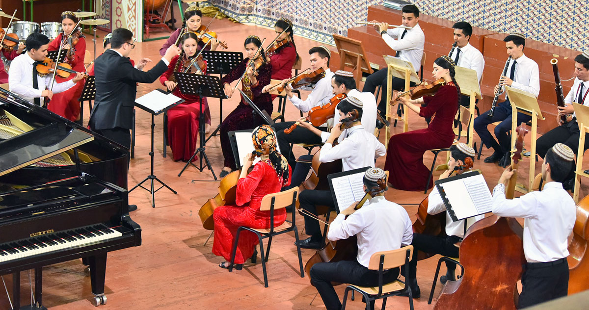 Pianinoçy Kadyr Dolyýew: zehinli halypanyň zehinli şägirdi