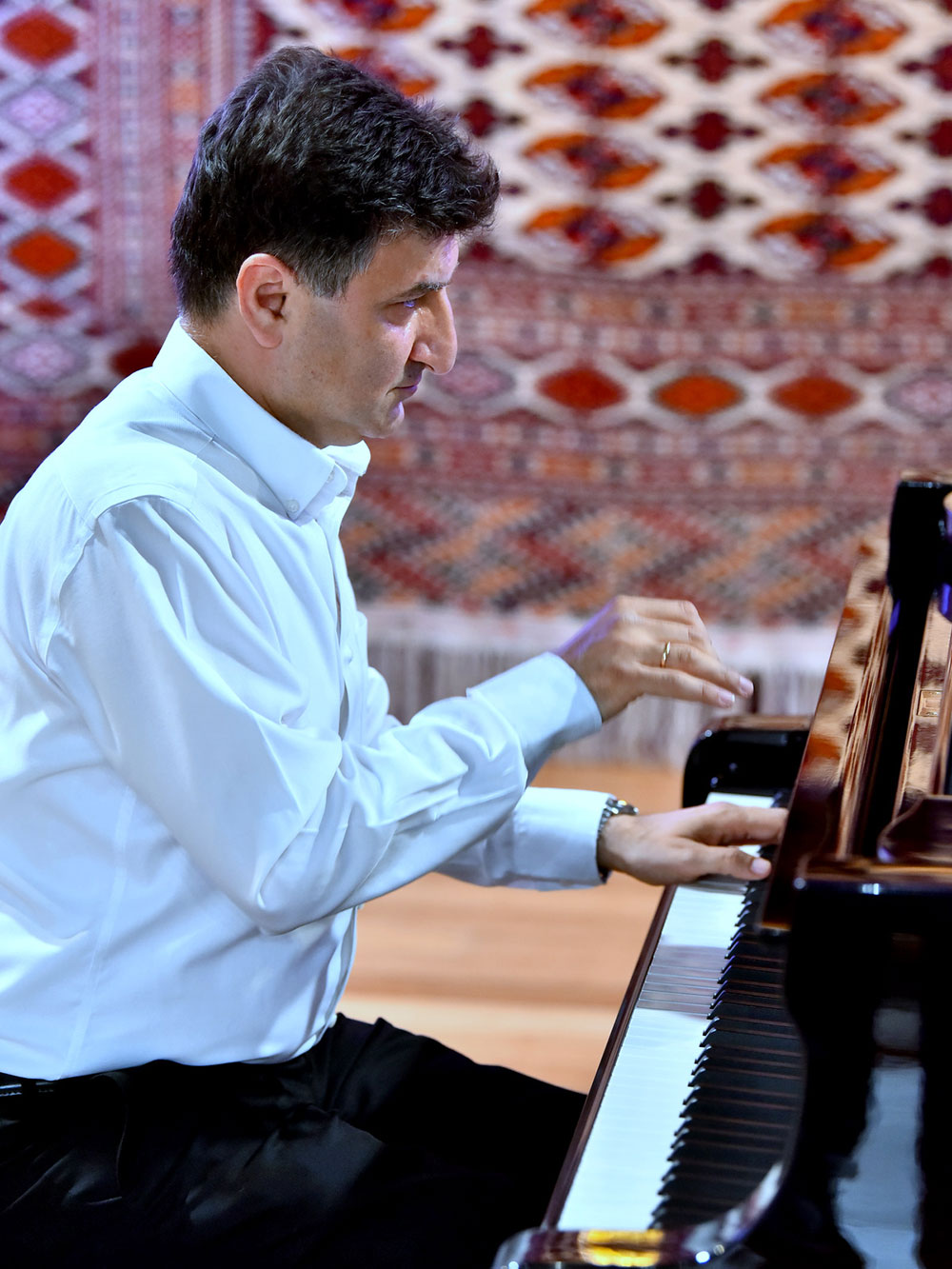 С любовью к Туркменистану: в Ашхабаде прозвучали сочинения Константина Баташова, Игоря Пинхасова и Мердана Бяшимова 