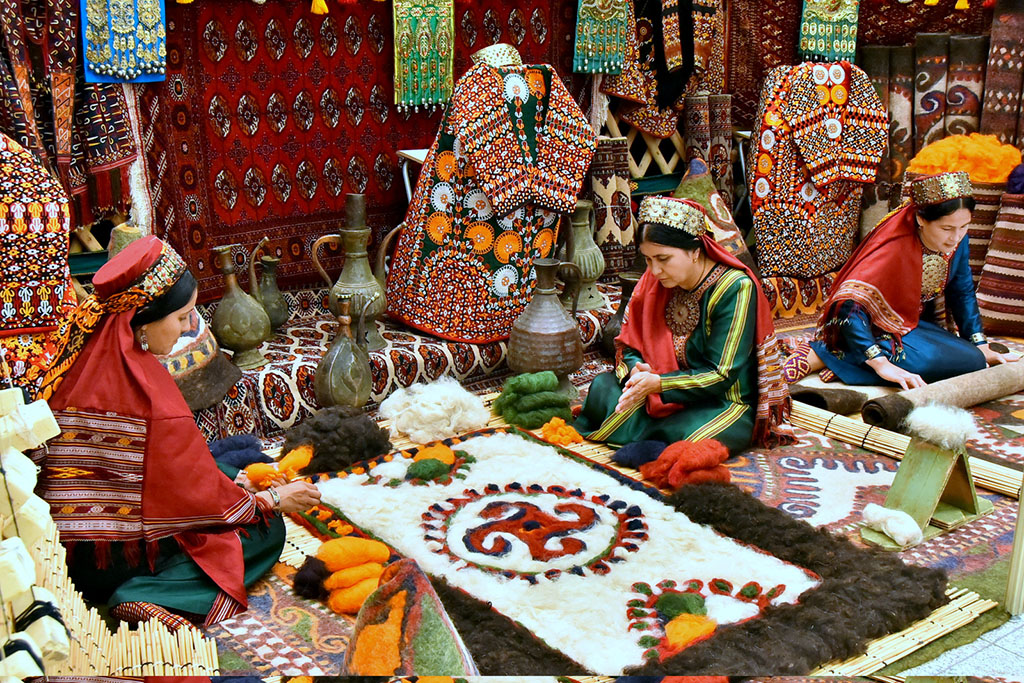 Состоялась церемония чествования работниц ковровых предприятий страны