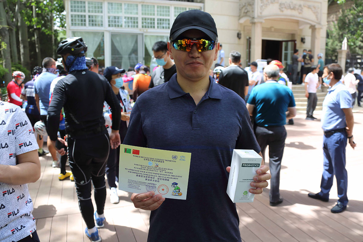 По случаю Всемирного дня велосипеда туркменская дипмиссия организовала праздничную акцию в Пекине 